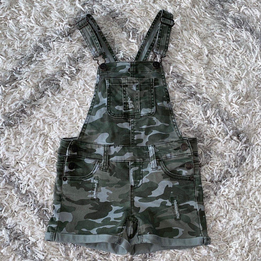 Justice Camo Shortalls size 7